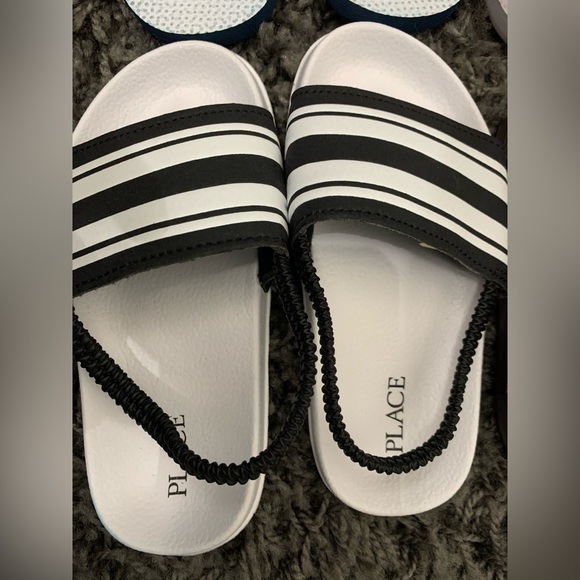 Bundle of 4 pair of Toddler Slides/Sandals - Picture 3 of 9